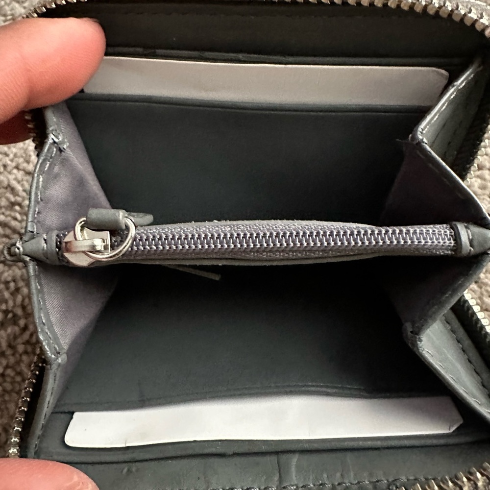 Coach NWOT Pewter Leather Metallic Medium Coin Wallet - Picture 3 of 9